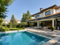 chalet-con-piscina-privada-y-jardin-consolidado-small-0
