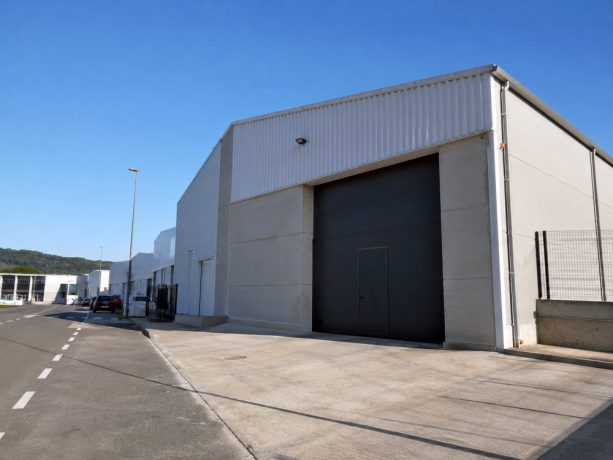 nave-logistica-en-poligono-bien-comunicado